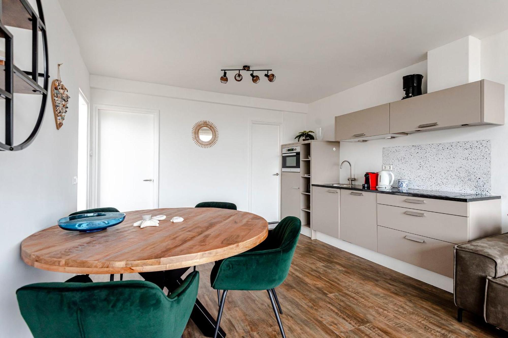 Apartment De Schelp 85 *